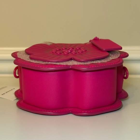 Coach Tea Rose Crossbody in Dragonfruit - Picture 5 of 9